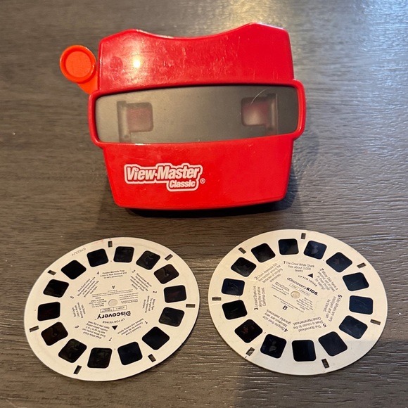 Red ViewMaster Classic 3D Viewer Mattel View Master With 2 Reels - Picture 1 of 4